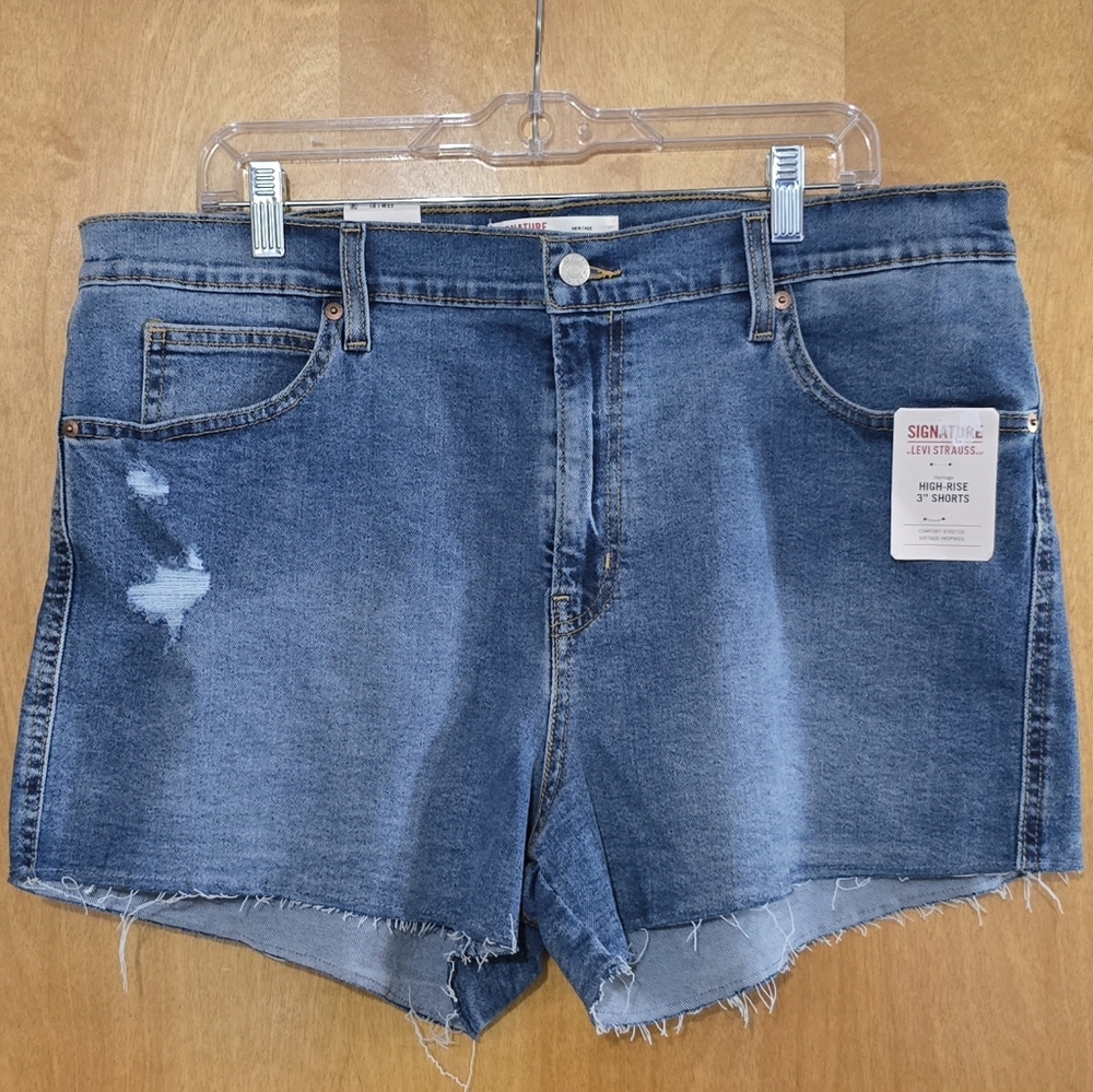 Levi Strauss Signature Women's 16 33W Jean Shorts Distressed NWT High Rise